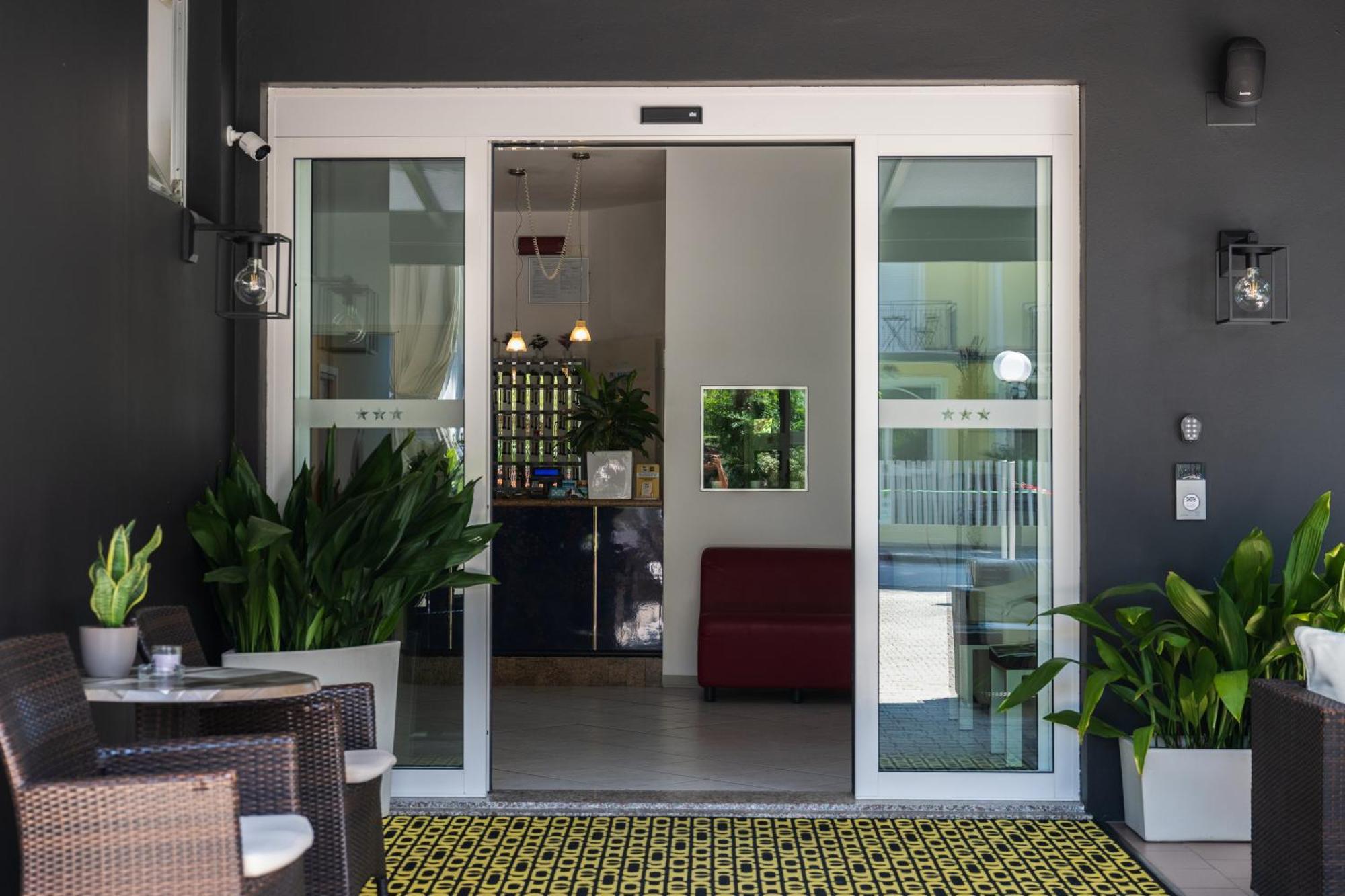 Hotel Chery มิลาโน แมริตทิมา ภายนอก รูปภาพ